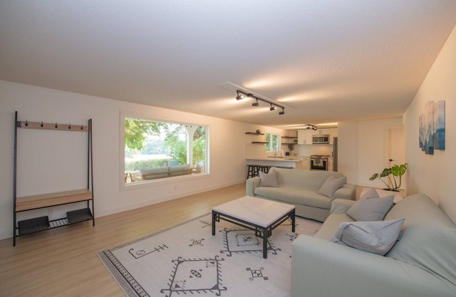 Close to the beach, quiet neighborhood! - The Longacre Suite