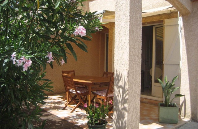 Close to the beach, villa for 6 with air-conditioning, 3 bedrooms