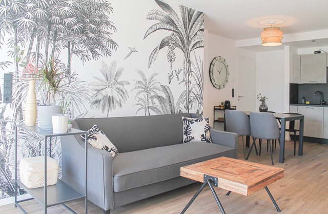 Close to the city center, balcony, parking space, lockable bike box with charging facility