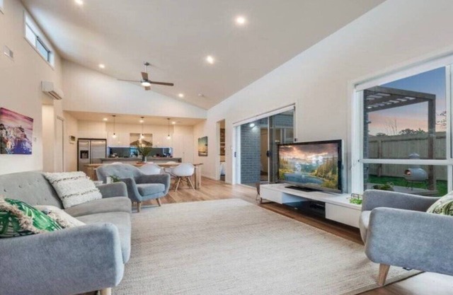 Close to the Coast & GMHBA stadium Belmont