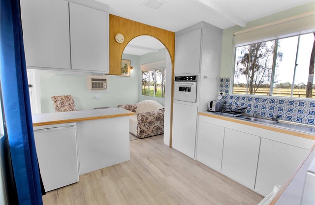 Close to the Paynesville lakeside village and eateries.