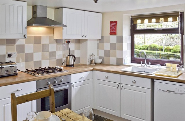 2 bedroom accommodation in Bradwell