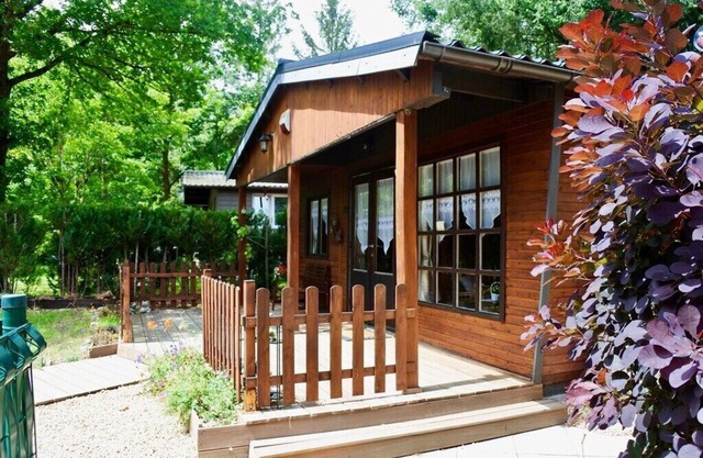 Close to tourist attractions, stores, restaurants, pets allowed, fenced garden.