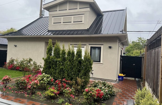 Close to UBC, 2 bedrooms 2 levels house