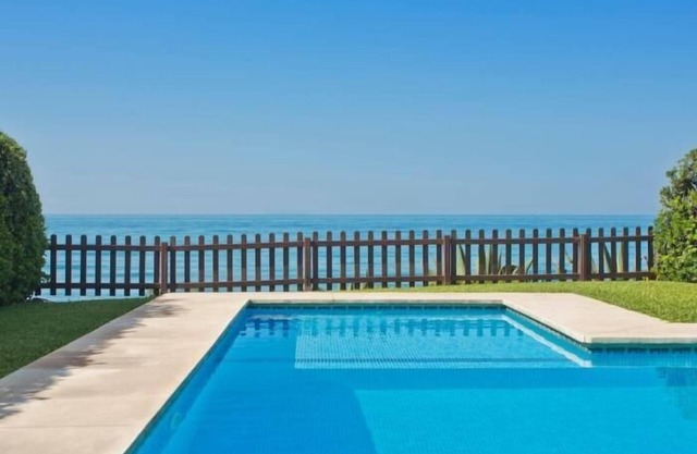 Closer to the sea & you'd be in it - 3 BED House