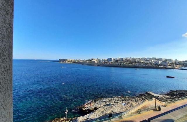 Cloud 7 Quality Sea Front Apartment