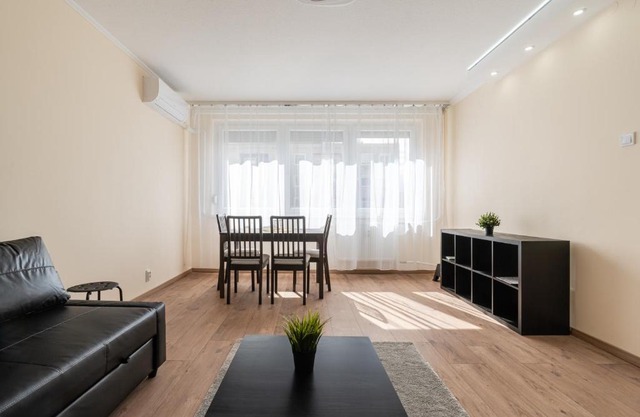 Cloud 8 Apartment