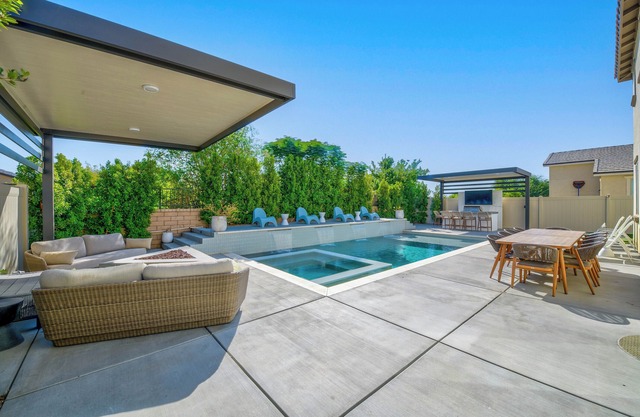 Cloud Nine - Designer style home with an intimate backyard setting