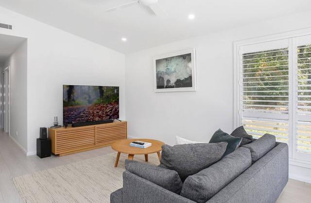 Clovelly - Pet friendly 3 bedroom home - Book 3 nights, pay for 2!
