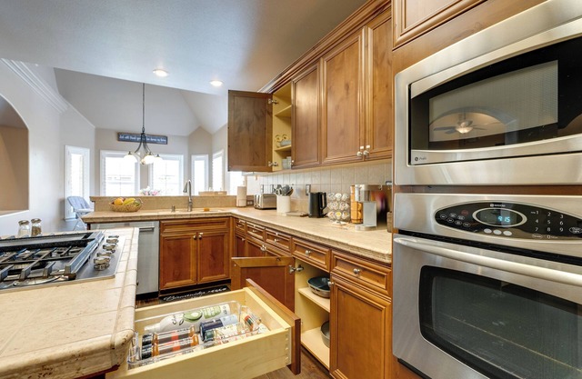 Clovis Retreat w/ Patio & Yard ~ 3 Mi to Old Town!