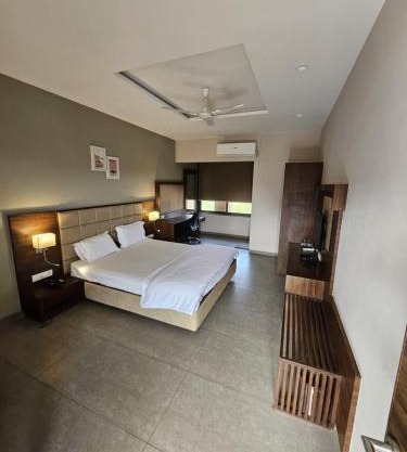 Club Azzurro Resort - Nalsarovar