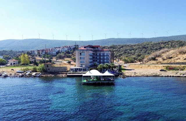 Club Rose Bay Hotel