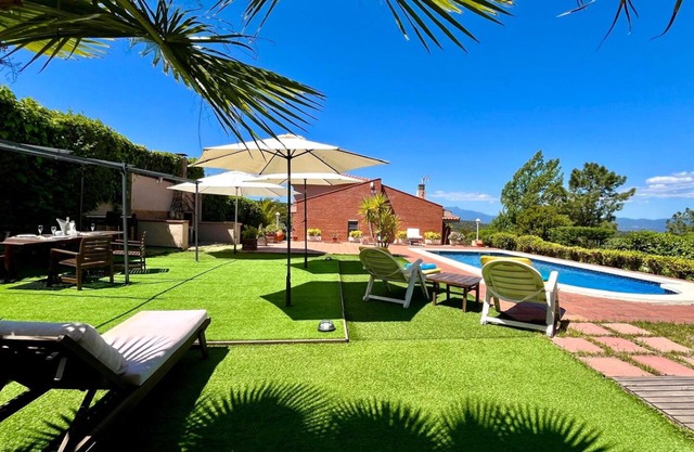 Club Villamar - Excelente villa en alquiler con piscina privada y una hermosa terraza.