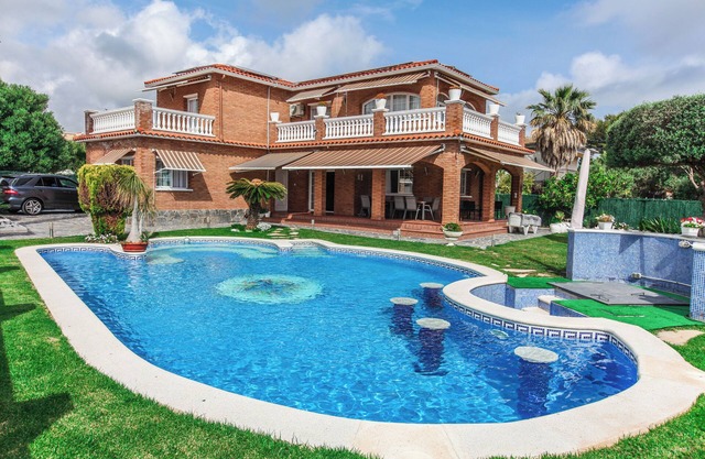 Club Villamar - Estupenda casa con piscina privada situada en una zona tranquila , perfecta para...