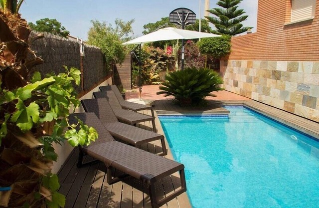 Club Villamar - Casa esquinera con piscina privada muy proxima a la playa, ideal para personas qu...