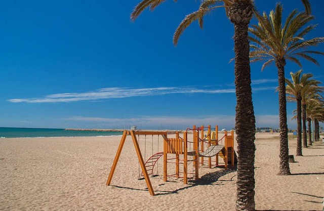 Club Villamar - Villa con piscina privada, a 1600 metros de la playa, situada en una urbanización...