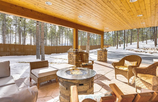 CO Springs Apartment in the Pines w/ Treehouse!