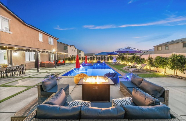 Coachella Desert Castle! 🏰🌵New everything! Salt water pool, Jacuzzi, Poker room!
