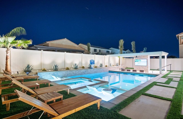 Coachella Luxe Oasis 6BR Resort Self Check-in