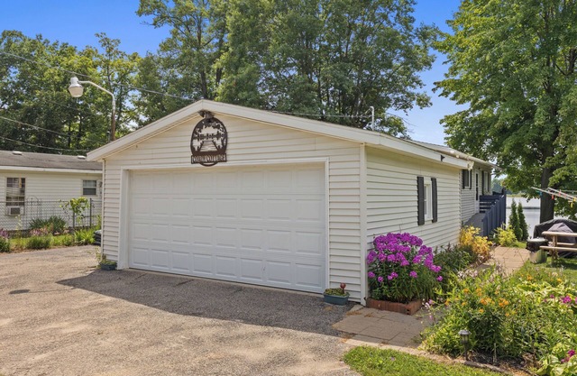 Coady Lakefront Bliss - 4BR - Hot Tub - Boat - Kayak