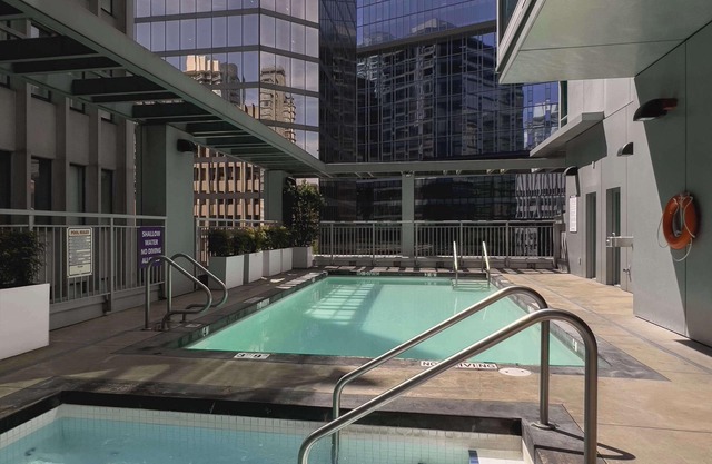 Coast Coal Harbour Vancouver Hotel by APA