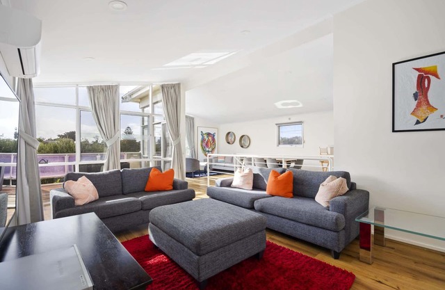 Coastal Beach Home | 50m to Beach | Pet Friendly