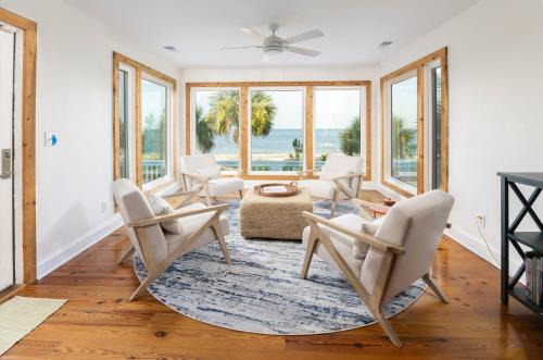 Coastal Bliss on Coffin Point - Beachfront Retreat