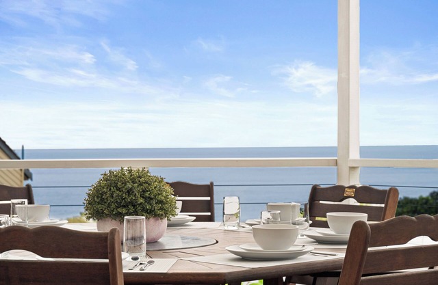 “Coastal Bliss” – 450m Stroll from the Beachfront