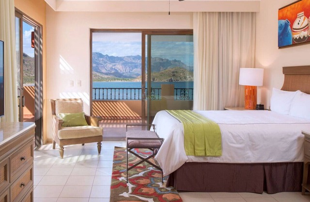 Coastal Bliss: Lavish Resort Villa with Panoramic Ocean Views