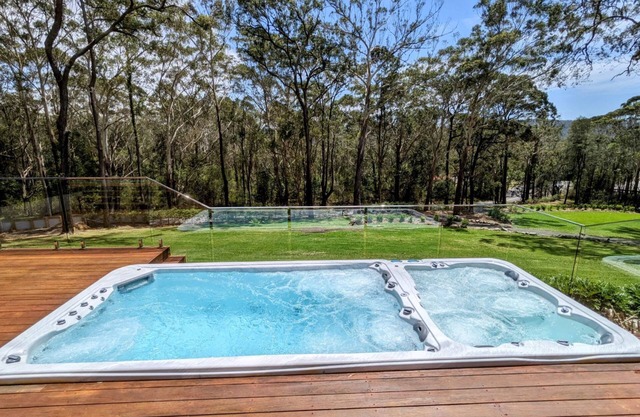Coastal bush retreat> Space,Nature,Relaxation, Dual swim spa and fireplace