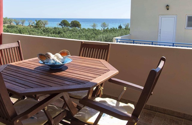Artichoke Seaside Escape - Cosy Summer Retreat!