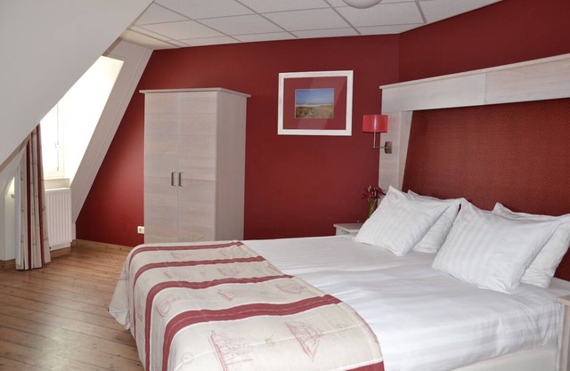 Coastal Comfort: Sauna & Steam Room Near Beach! Free Breakfast