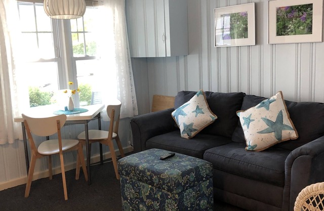COASTAL CONDOMINIUM #16. COZY CONDO STEPS FROM THE BEACH!