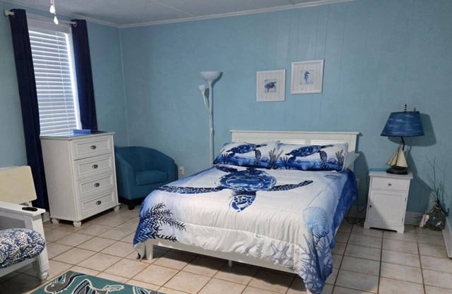 Granero-De Lujo-Baño con ducha-Vista a parte del mar-Coastal Barndominium