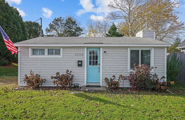 Coastal Cottage in Pt.Judith Walk to Beaches, BI Ferry, Ice Cream,Aunt Carries.