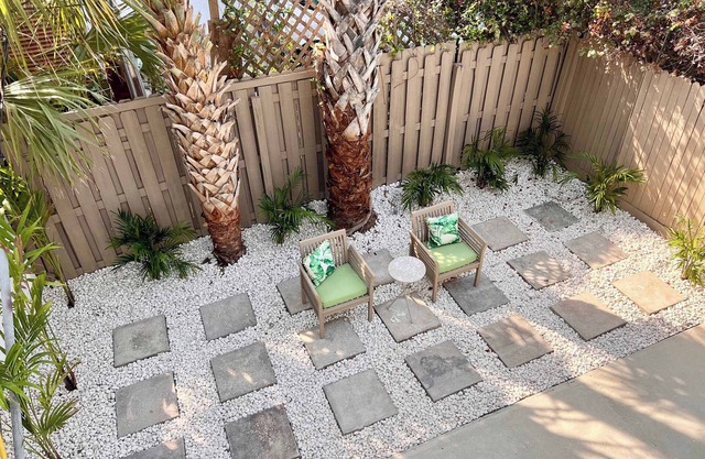 Coastal Countdown – Relaxed Townhome Near Beach & Rockets