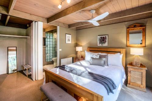 Coastal Couple Retreat - Gas Log Fireplace - Sleeps 2 - Ocean Grove