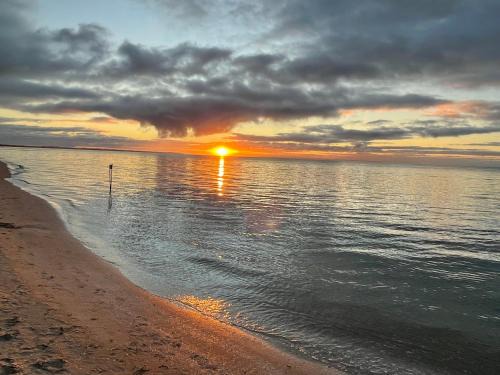 Coastal Cove Suite - with heated pool near Hot Springs & Golf