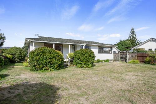 Coastal Drift - Waikanae Beach Holiday Home