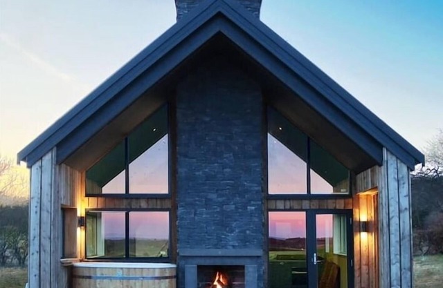 Coastal Eco-Lodge with hottub Charleton Estate
