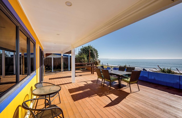 Coastal Embrace - Te Awanga Seaview Escape