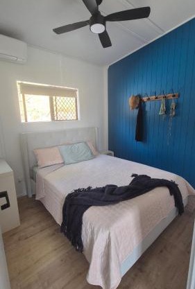 Coastal, furbaby friendly, short walk to beach