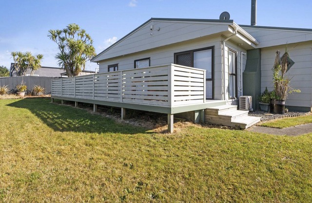Coastal Gem - Foxton Beach Holiday Home