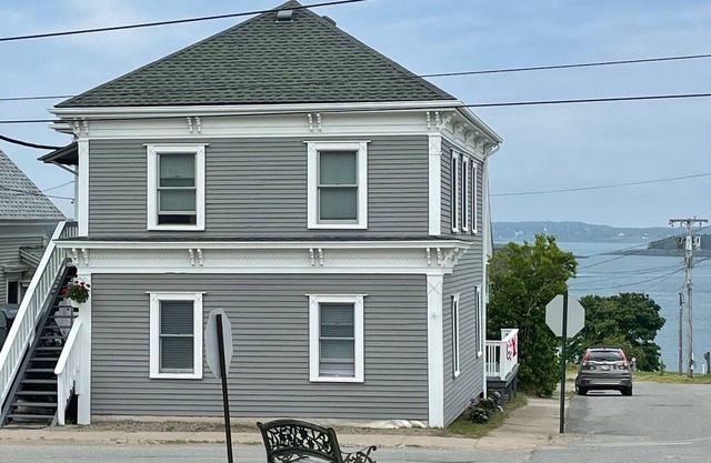 Coastal Gem historic Eastport Water Street walk to shops, restaurants, galleries