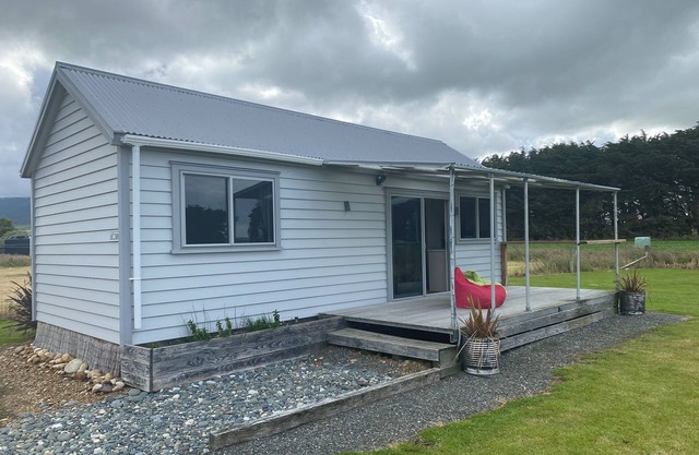 Coastal Gem Orepuki - Cosy Retreat on the South Coast