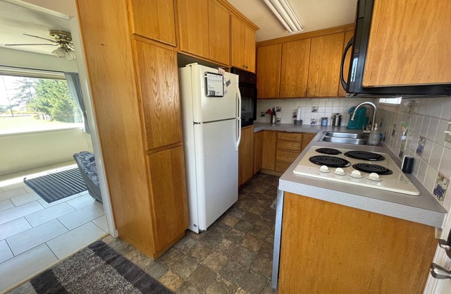 Coastal Getaway with beautiful Bay views, perfect for watching the sunset!