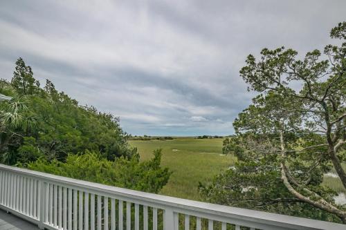 Coastal Harbor Island Getaway < 1/2 Mile to Beach