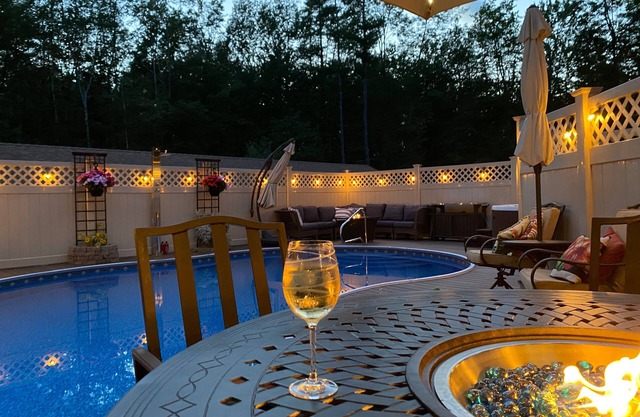 Coastal Home- Heated Saltwater Pool, Hot Tub, Outdoor Kitchen!