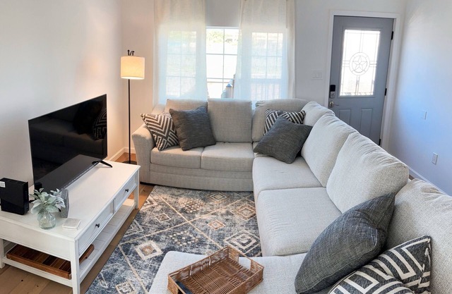 Coastal Living in Corpus Christi: 3 Bed, 2 Bath Oasis with Top Amenities!!