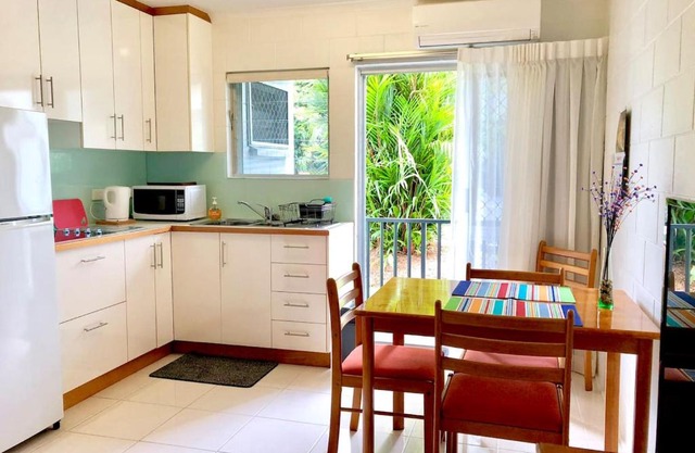 Coastal Living near Shops and Botanical Gardens